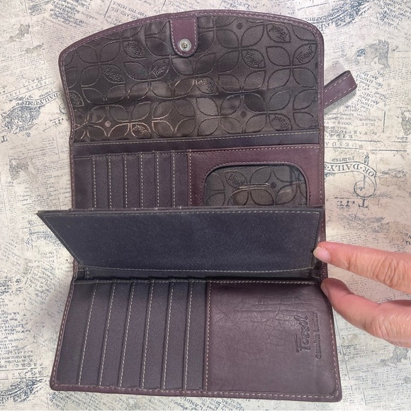 Fossil Brown Leather Trifold Wallet with Check Book - Picture 9 of 12